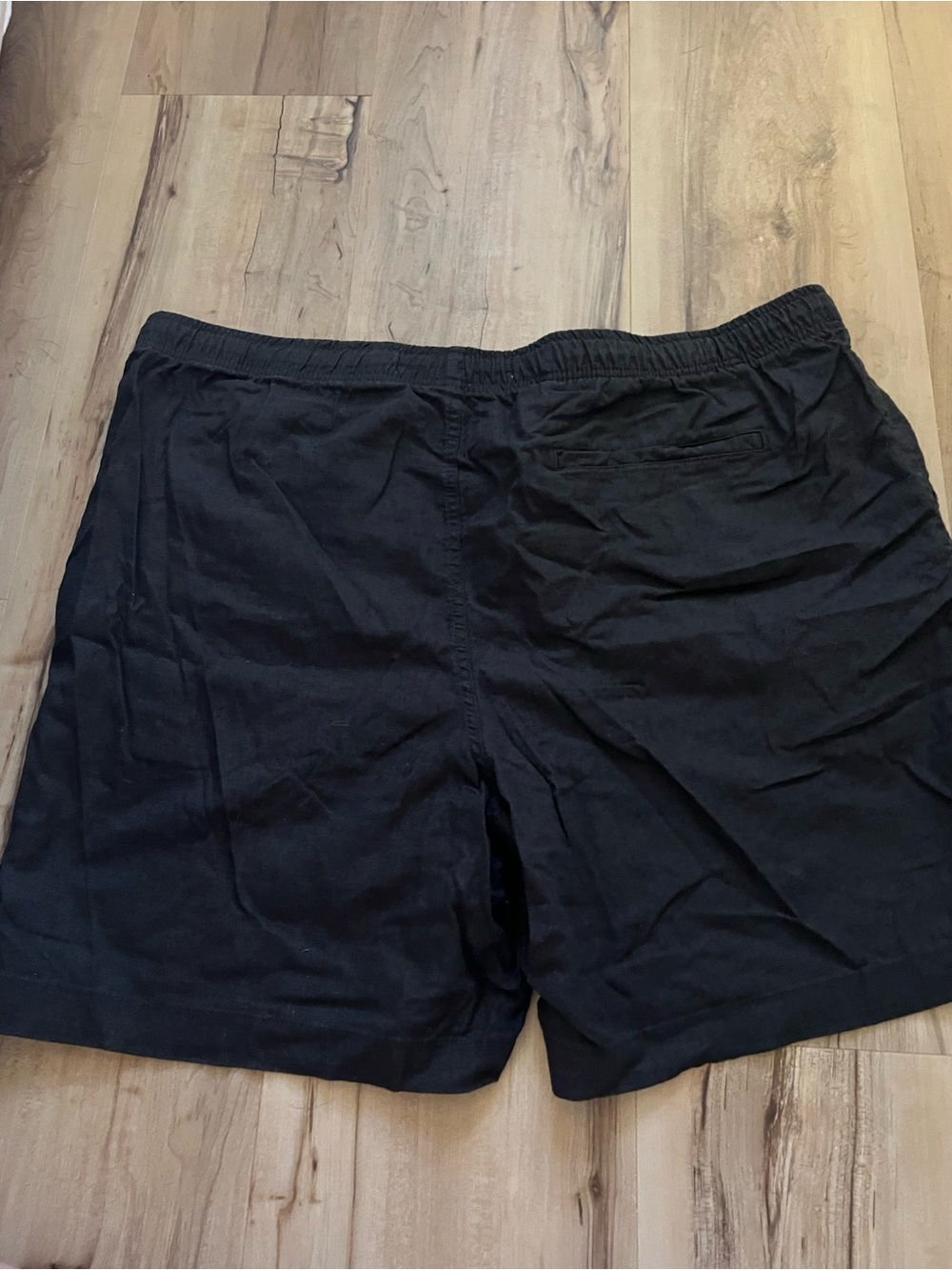 Old Navy Black Linen-Blend Jogger Shorts - Picture 3 of 3